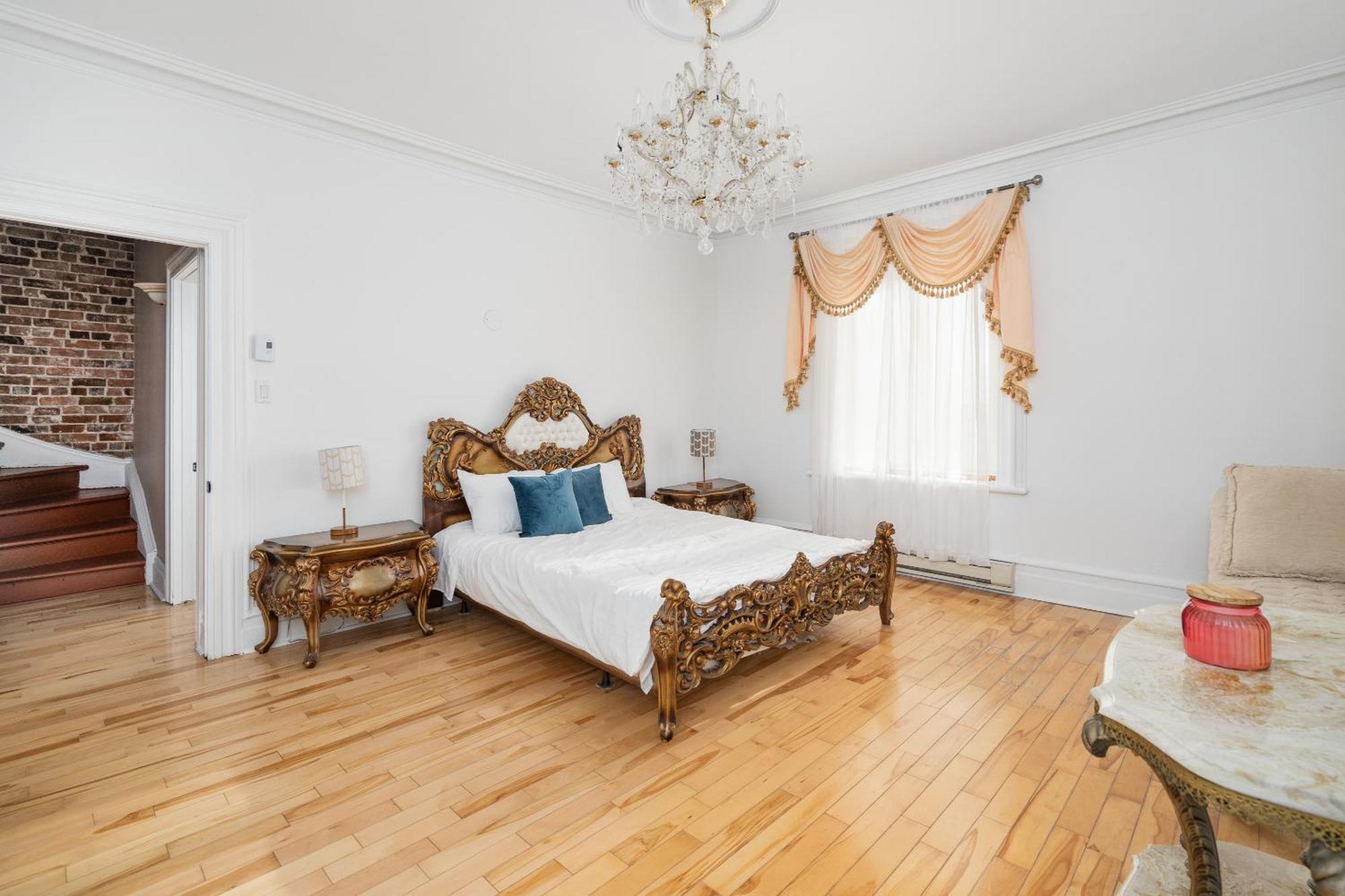 Centennial 6-Bedroom Waterfront Palace Sleeps 14 Монреаль Экстерьер фото